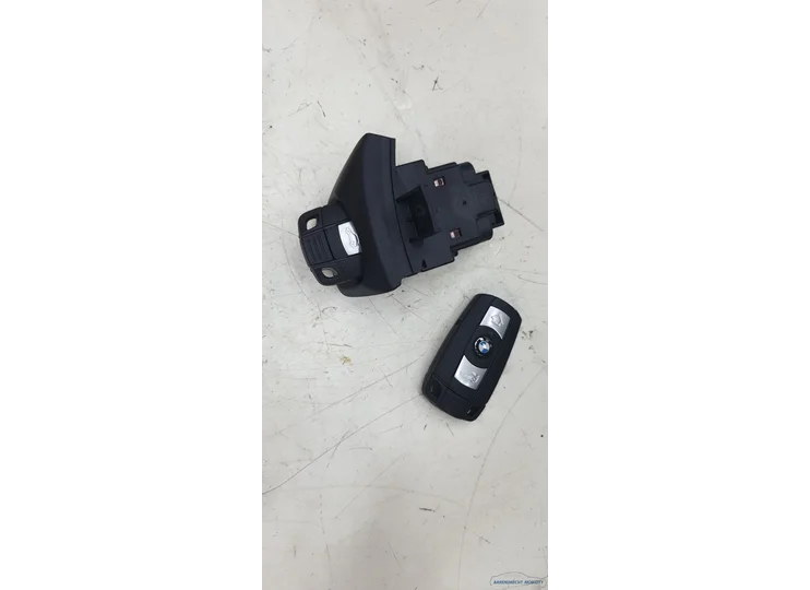 Serrure de contact avec deux clés BMW X1 E84 Serrure de contact d'origine utilisé 2009 / 2015