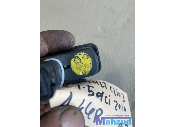 renault-clio-3-achterklep-schakelaar-8200076256