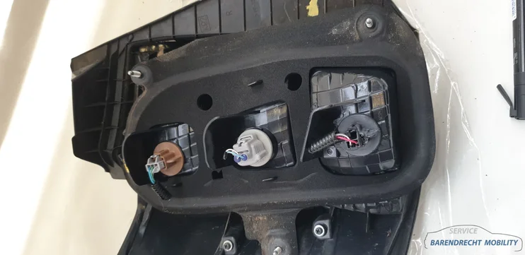 achterlicht-toyota-iq-rechts-passagierskant-origineel-gebruikt-2009-2015 — foto 6