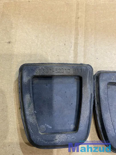 toyota-yaris-p9-rempedaal-koppelinspadaal-rubber-3132152010 — foto 3