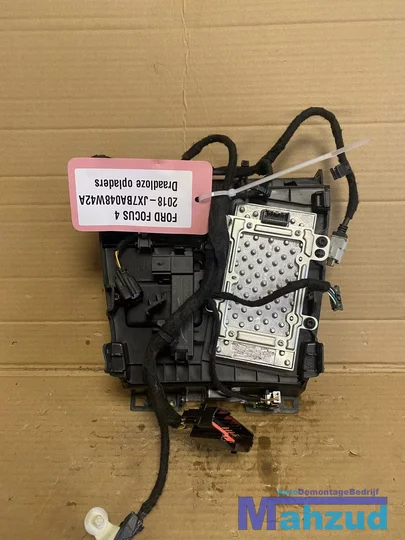 ford-focus-4-middenconsole-12v-usb-draadloos-opladen-2018 — foto 7