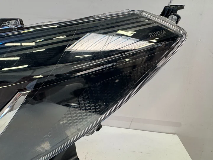 toyota-corolla-cross-led-koplamp-links-hasco-16183-2022 — foto 4