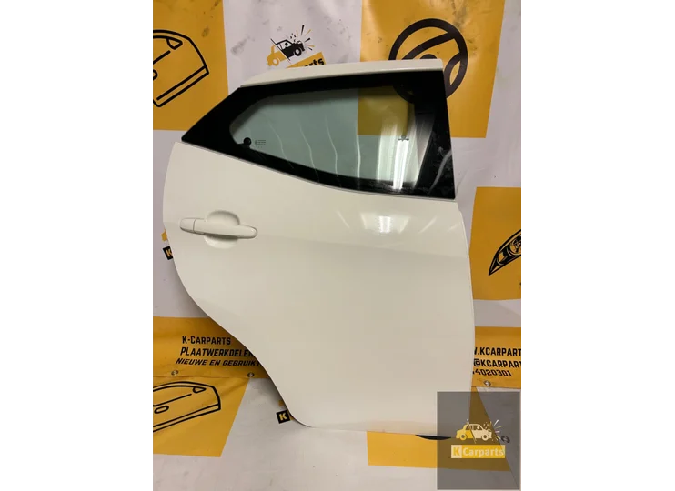 Porte Toyota Aygo Juste derrière la porte KWD 068