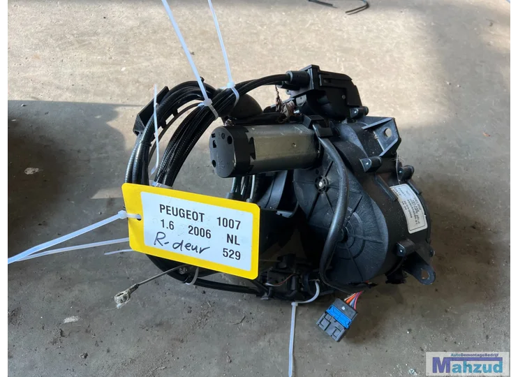 Moteur de porte coulissante droite pour Peugeot 1007 (à partir de 2005) - Référence : 9680508080