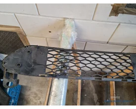 bumpergrille-toyota-aygo-i-zwart-531120h010-onderkant-origineel-nette-staat-gebruikt-2006-2009 — foto 7