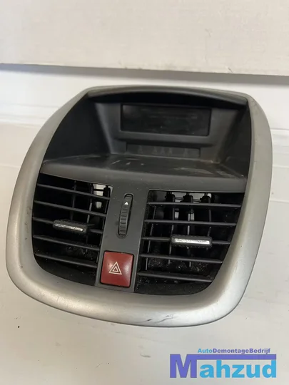 peugeot-207-luchtrooster-midden-display-middenconsole — foto 3