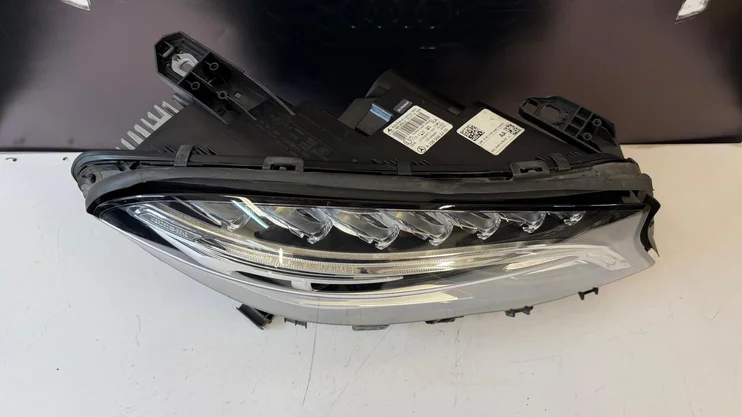 rechts-koplamp-mercedes-gla-156-bixenon-richtingsverlichting-a1569062400 — foto 4