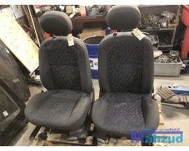 ford-focus-voorstoelen-bestuurderstoel-bijrijderstoel-stoel