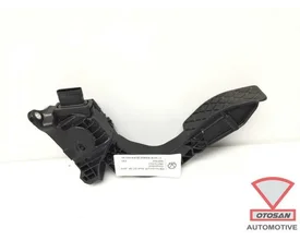 vw-touareg-audi-q7-q8-2018-gaspedaal-4n1723523