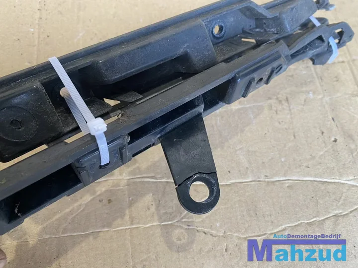 bmw-1-serie-e87-achterbumper-bevestiging-strip — foto 3