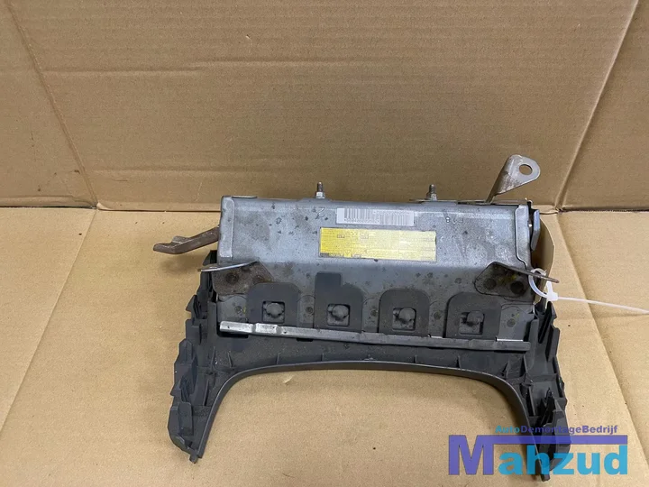 toyota-prius-knie-knee-airbag-uk-engels-20082015 — foto 2