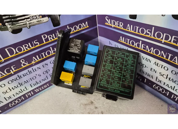 Hyundai Atos bj2006 Fuse box 9111305300