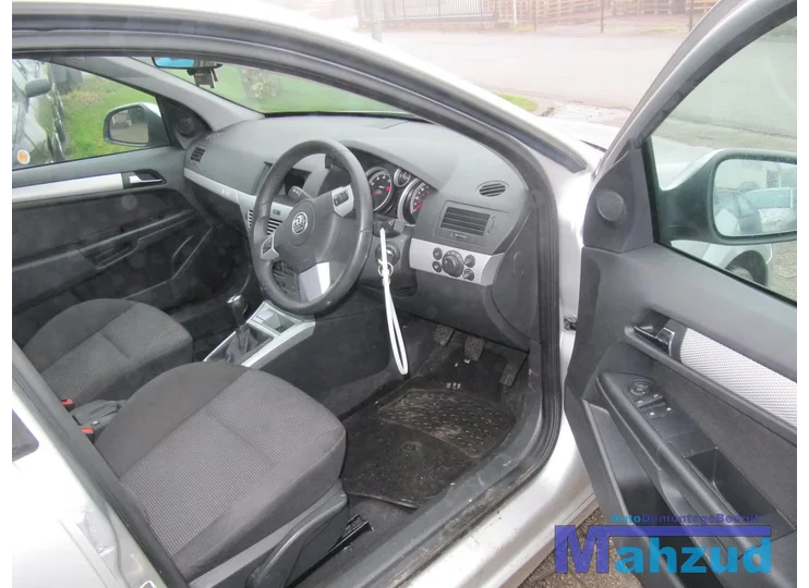 2009 OPEL ASTRA H  5 deurs grijs zwart inteieur 