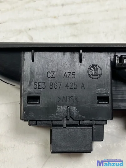 skoda-octavia-4-achterklep-tank-schakelaar-2019-5e3867425a — foto 2