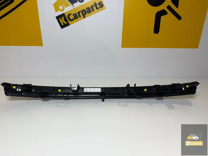 tesla-y-juniper-2025-led-licht-midden-voor-203829400c-nieuw — foto 3