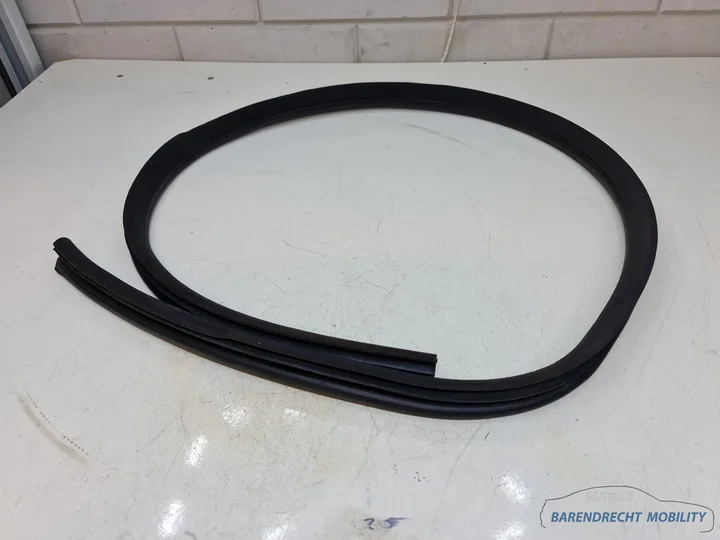deurrubber-links-bestuurderskant-mercedes-clk-w209-portierrubber-portier-deur-rubber-origineel-gebruikt-2001-2009 — foto 4
