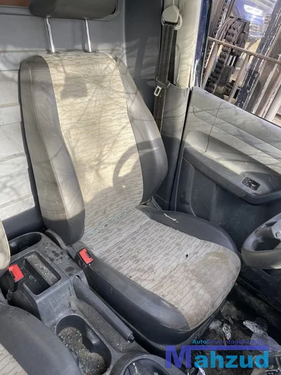 2012-vw-caddy-3-demontage-onderdelen-deur-blauw-stoelen — foto 14