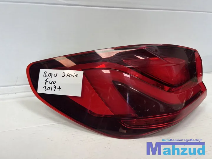 bmw-1-serie-f40-hatchback-links-buiten-achterlicht-2019 — foto 2