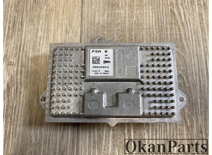Peugeot 3008 5008 II koplamp module 90093044