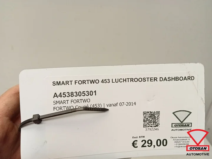 smart-fortwo-453-2015-luchtrooster-dashboard-a4538305301 — foto 3