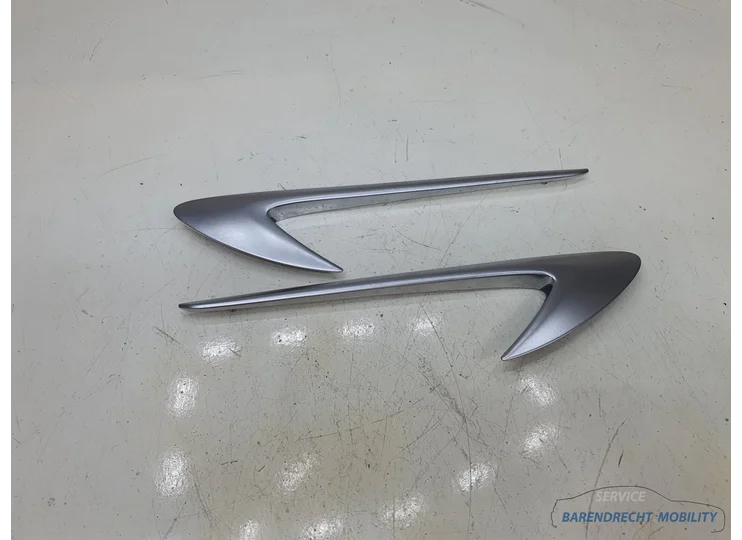 Sierstukken zijschermen Mercedes E Klasse W213 A2138804601 chroom badge ornamental trim 2017 / 2023
