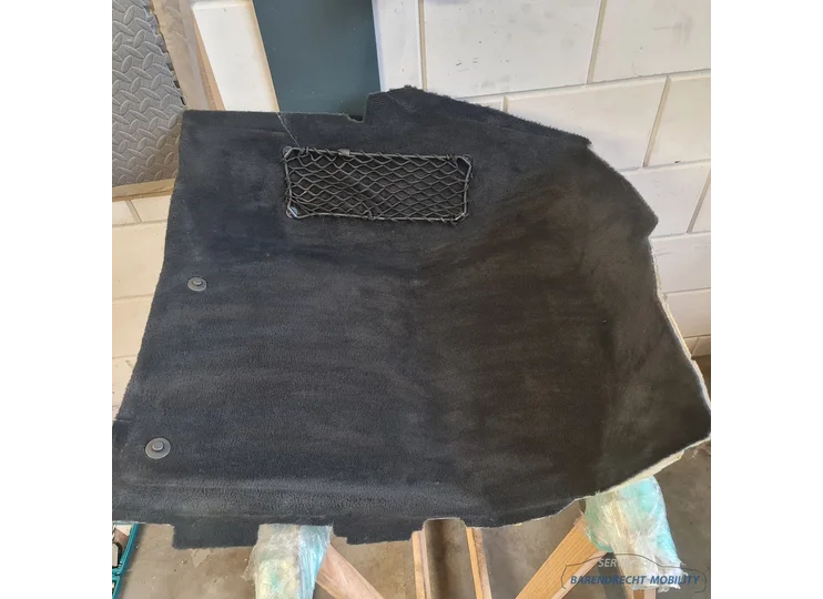 Mercedes W164 ML M klasse vloerbedekking vloermat tapijt zwart A1646802040 rechts voor RV origineel nette staat gebruikt vloer bedekking mat black 2005 2006 2007 2008 2009 2010 2011 2012 BARENDRECHT MOBILITY SERVICE