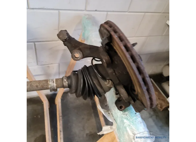 fiat-fiorino-qubo-peugeot-bipper-citroen-nemo-fusee-links-aandrijfas-homokineet-fuseestuk-remschijf-abs-sensor-compleet-nette-staat-gebruikt-origineel-2007-2008-2009-2010-2011-2012-2013-2014-2015-2016-2017-2018-2019-2020-barendrecht-mobility-service