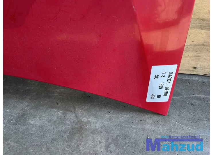 mazda-demio-rood-su-motorkap-19962003