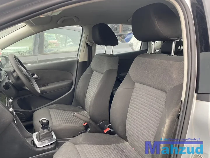 2010-vw-polo-6r-14-dsg-cgg-cggb-mlg-la7w-demontage-onderdelen — foto 25