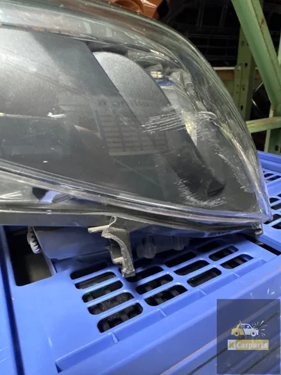 toyota-yaris-koplamp-rechts-origineel-koplamp — foto 2