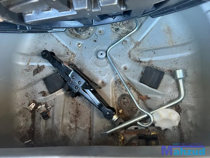 toyota-yaris-p1-dashboard-kast-delen-onderdelen — foto 6