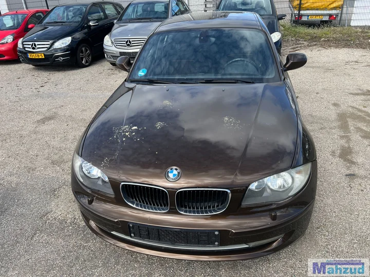 2010-bmw-1-serie-e87-118i-20-n43b20a-b090-bruin-demontage — foto 2