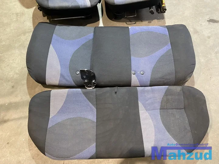 opel-corsa-b-5-deurs-interieur-voorstoel-bank-19932000 — foto 2