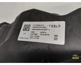 176088800e-tesla-model-3-ii-full-ledlamp-links — foto 3