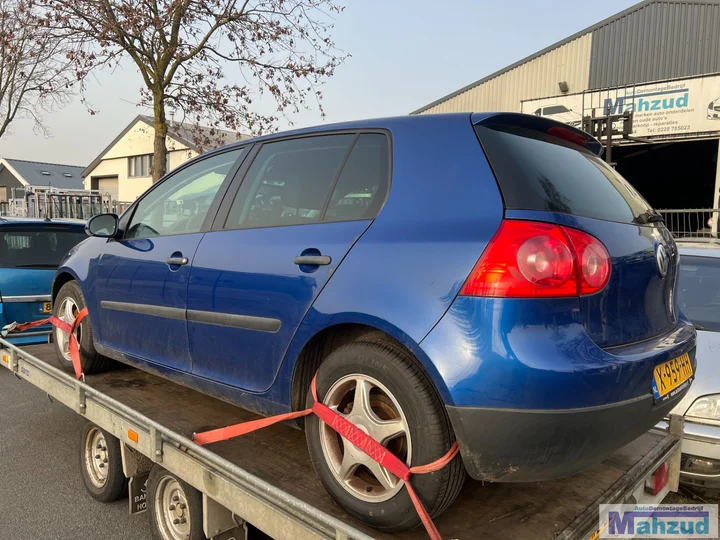 vw-golf-5-14-fsi-blauw-lc5j-bkg-fxq-demontage-sloop-onderdelen — foto 4