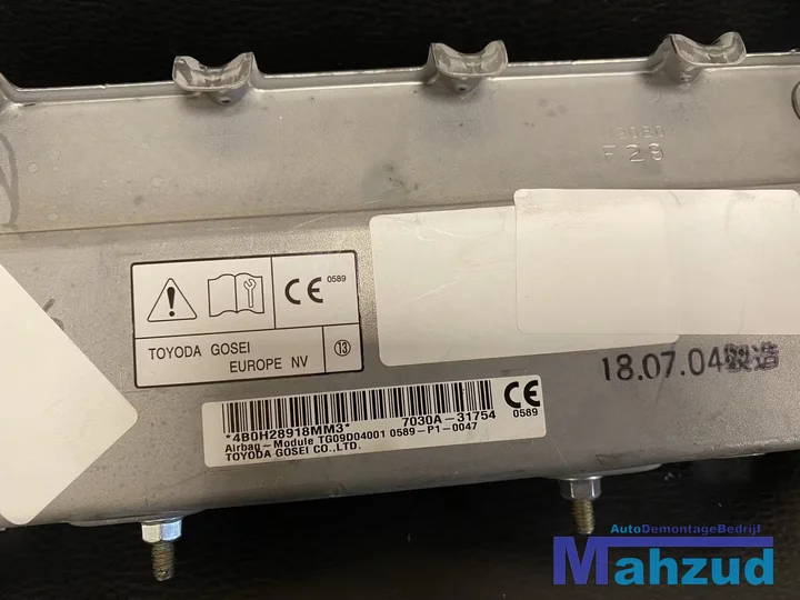 mitsubishi-outlander-phev-knie-airbag-knie-2015 — foto 2