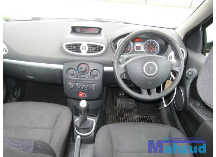 renault-clio-3-compleet-zwart-interieur-5-deurs