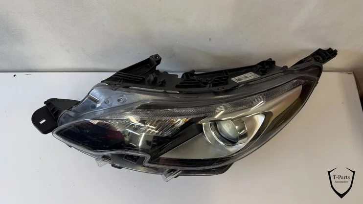 peugeot-2008-koplamp-links-lamp-9825313980 — foto 6