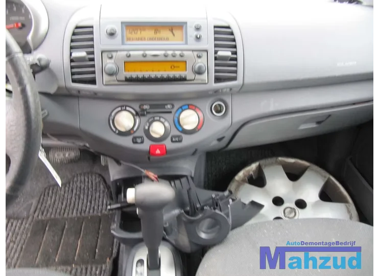nissan-micra-grijs-interieur-3-deurs-compleet