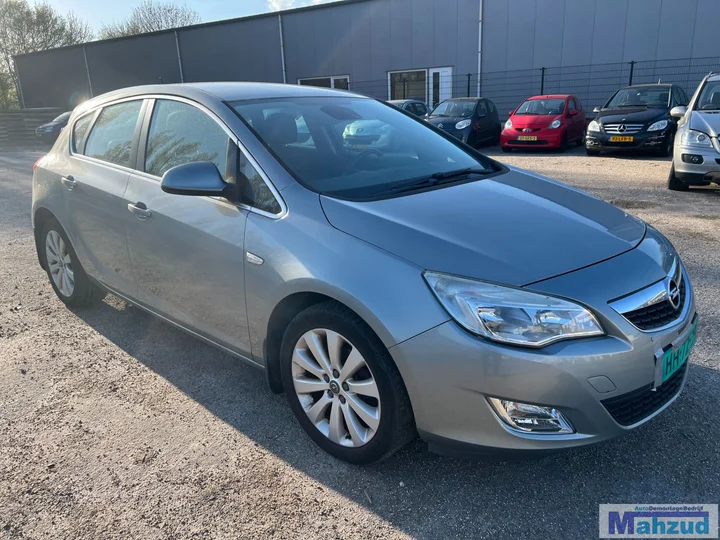 2011-opel-astra-j-16-a16xer-z179-grijs-demontage-hatchback — foto 9