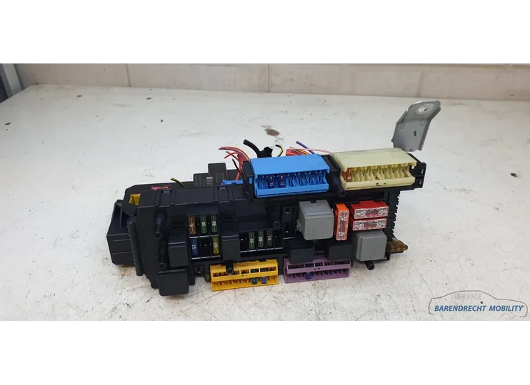 SAM module zekeringkast W204 Mercedes C klasse A2045458801 achterzijde origineel gebruikt 2007 / 2016