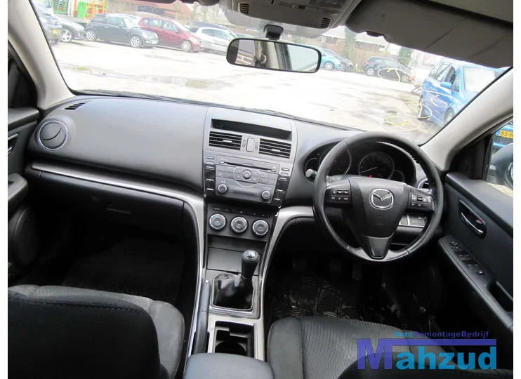 mazda-6-hatchback-zwart-interieur-compleet-sedan