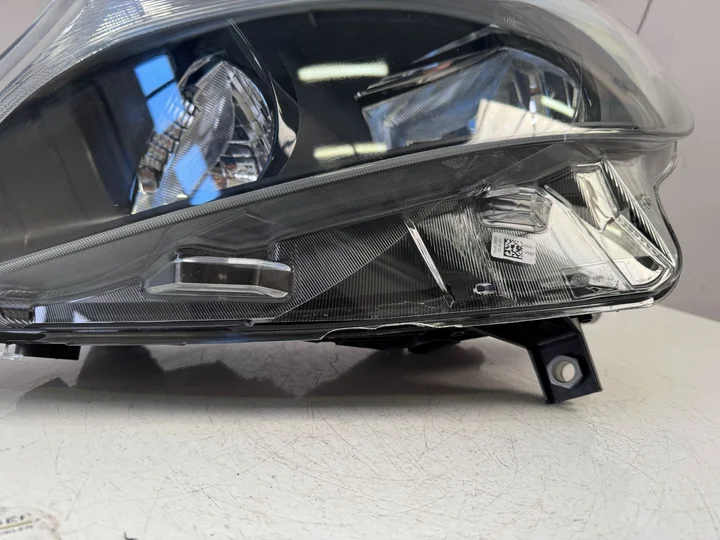 mercedes-w447-vito-halogeen-facelift-koplamp-links — foto 2
