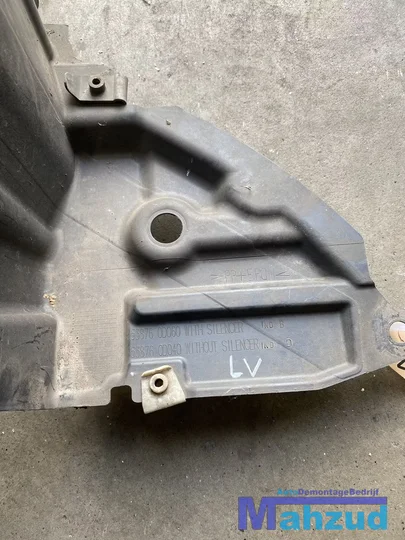 toyota-yaris-p9-links-rechts-voor-modderkuip-binnenscherm — foto 4