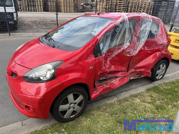 2007-toyota-aygo-10-1krfe-rood-3p0-onderdelen-velgen-motor — foto 3