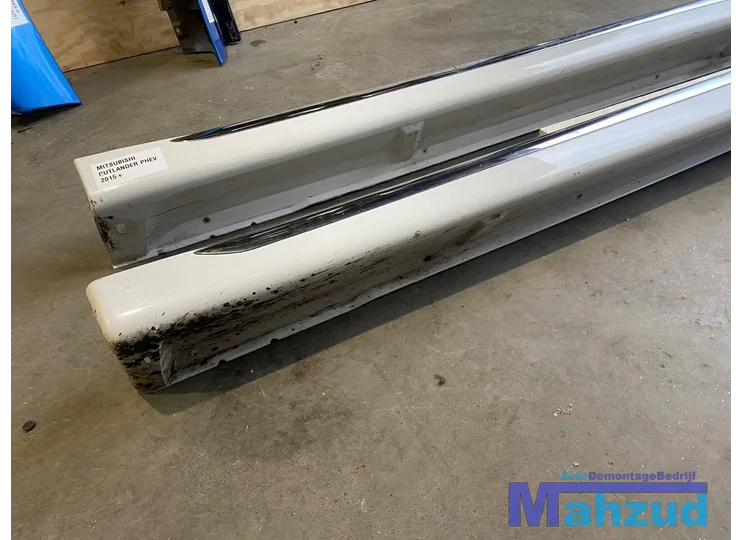 mitsubishi-outlander-phev-wit-links-rechts-sideskirt-zijskirt-2015