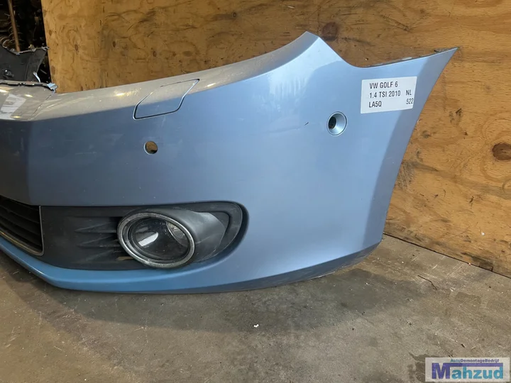 vw-golf-6-blauw-la5q-voorbumper-met-pdc-en-sproeier — foto 3