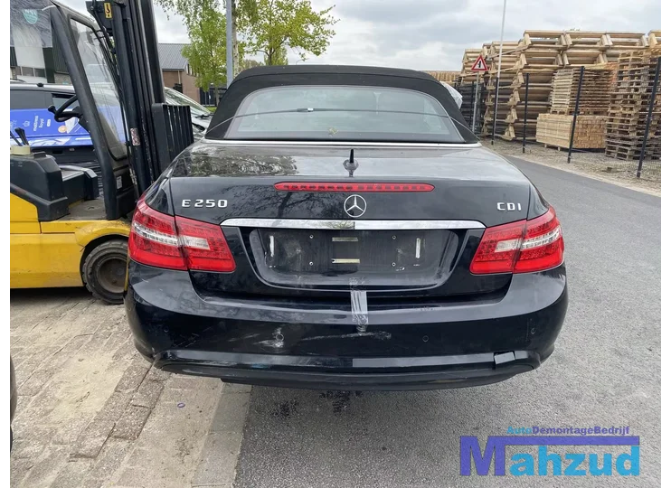 2011 MERCEDES W212 R207 E250 2.2 CDI CABRIO Demontage sloop