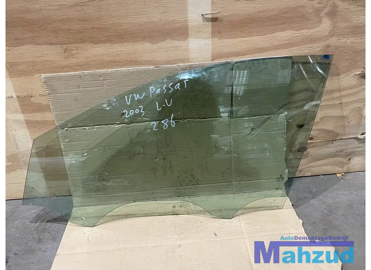 VW PASSAT 3B3 3B6 Links voor raam ruit