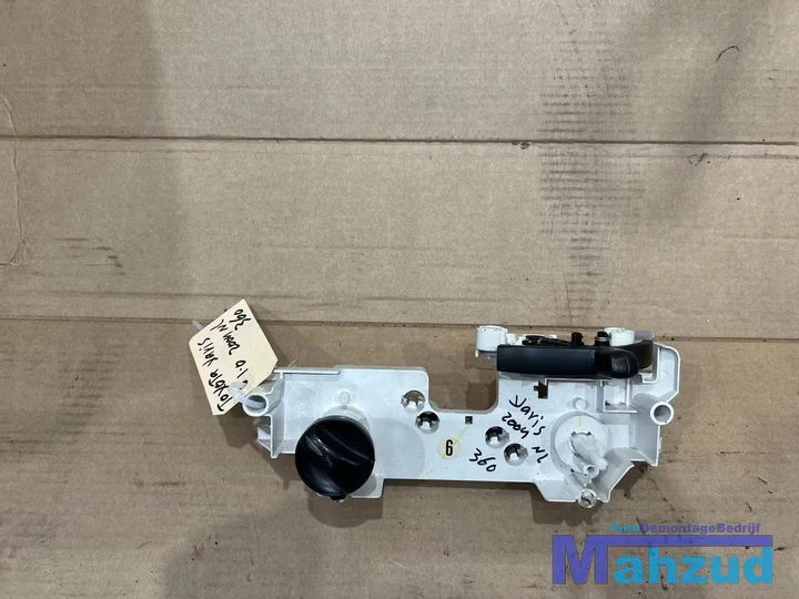 toyota-yaris-p1-middenconsole-radio-rooster-schakelaar-airco-19992005 — foto 4